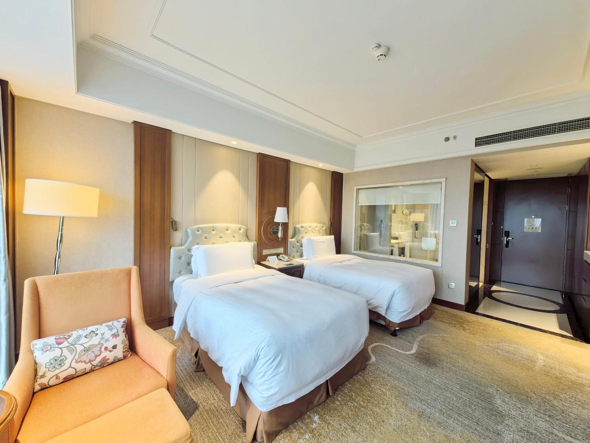 Doubletree By Hilton Ningbo - Chunxiao Hotel Exterior photo
