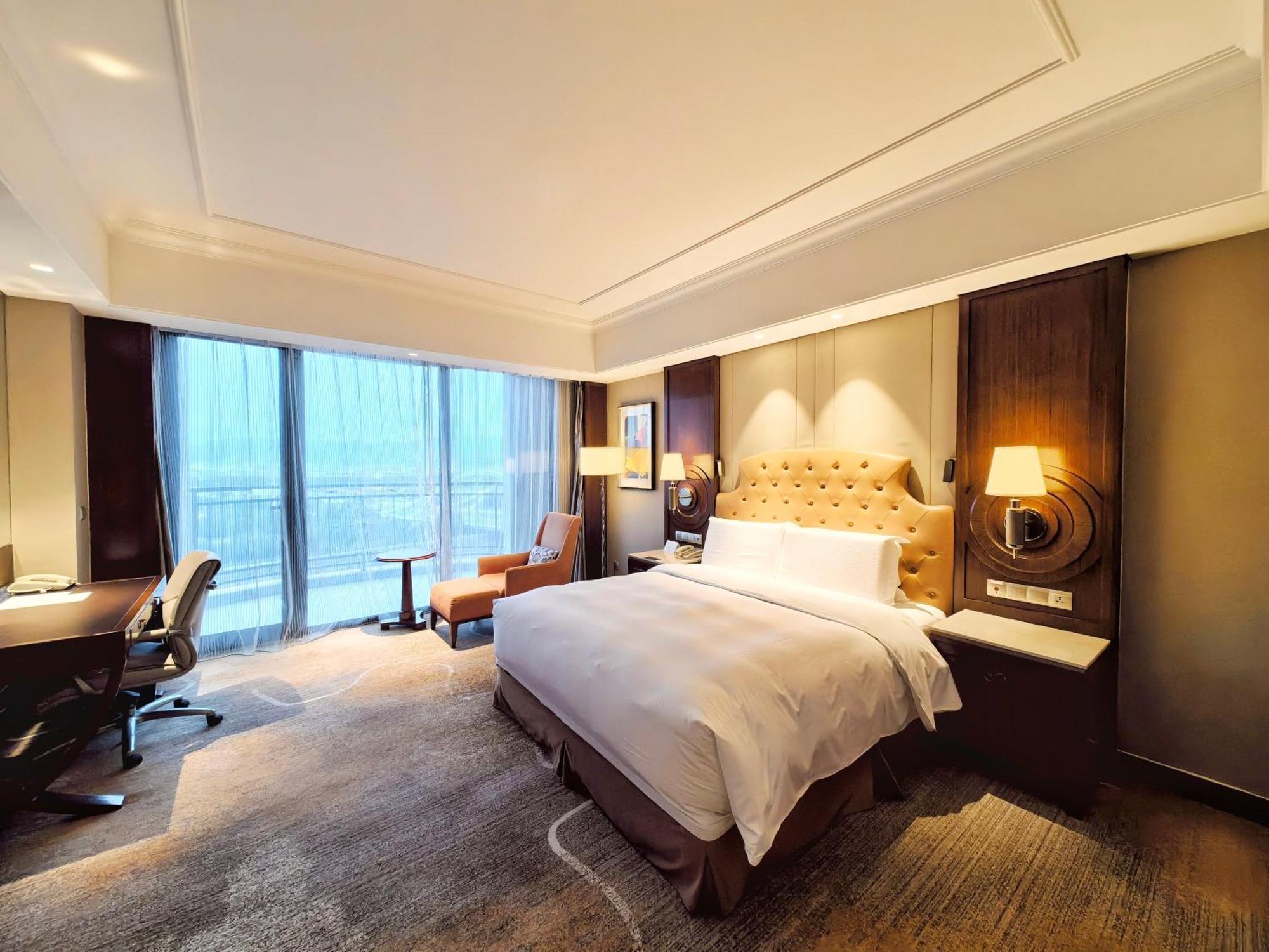 Doubletree By Hilton Ningbo - Chunxiao Hotel Exterior photo