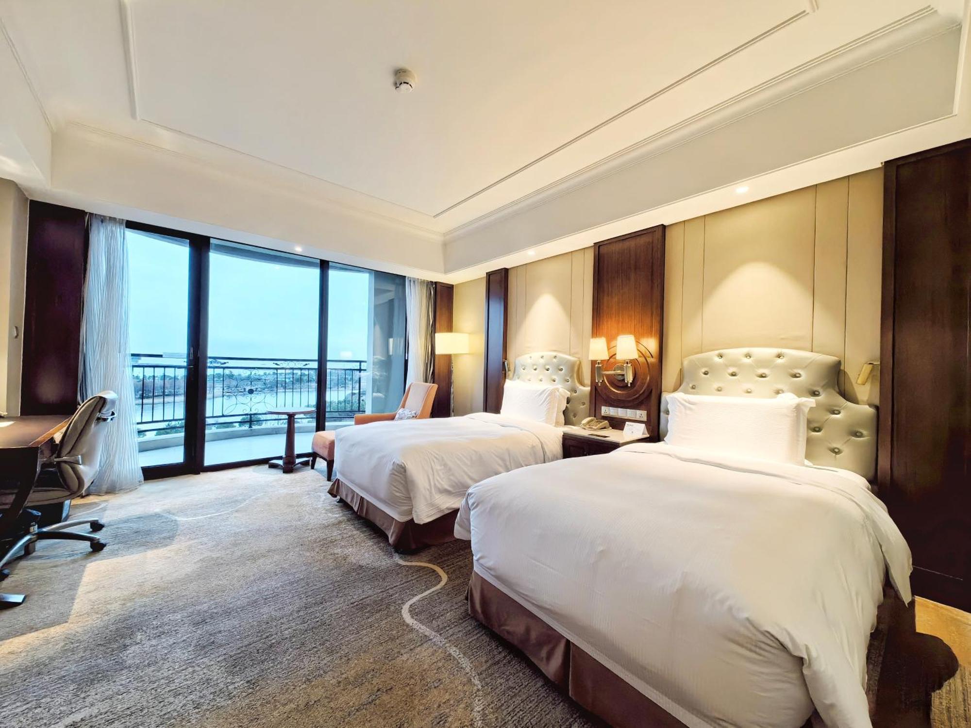 Doubletree By Hilton Ningbo - Chunxiao Hotel Exterior photo