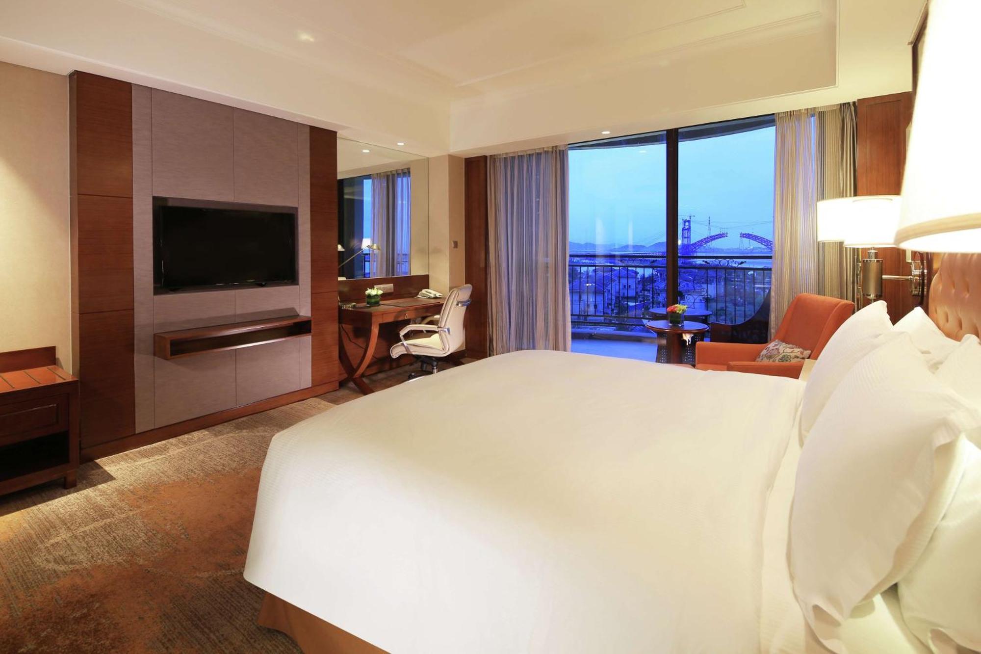 Doubletree By Hilton Ningbo - Chunxiao Hotel Exterior photo